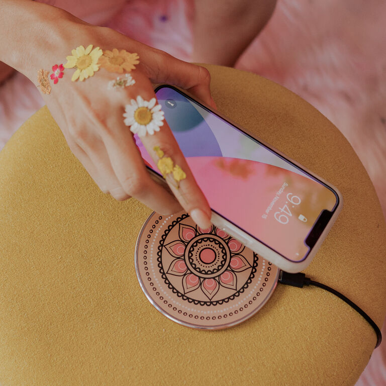 Wireless Charging Pad—(Silver) with Geometric Pattern